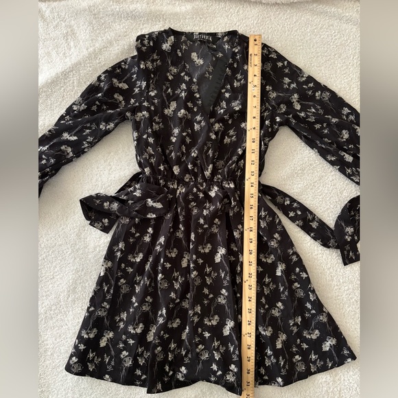 NWT Disturbia Black and White Floral Wrap Long Sleeve Dress - Picture 6 of 11